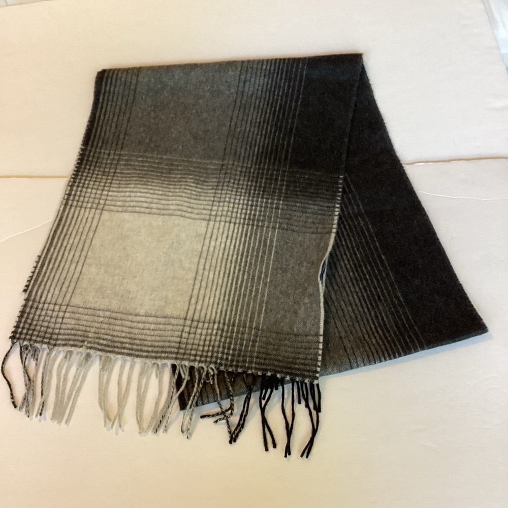 Andrew Stewart 100% Cashmere Scarf Made in Italy Fringe Grey Plaid Preppy Luxury